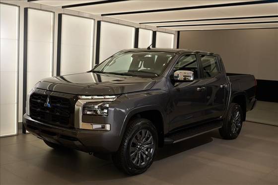 MITSUBISHI TRITON 2.4 BITURBO DIESEL CD HPE-S 4X4 AUTOMÁTICO MITSUBISHI TRITON 2.4 BITURBO DIESEL CD HPE-S 4X4 AUTOMÁTICO